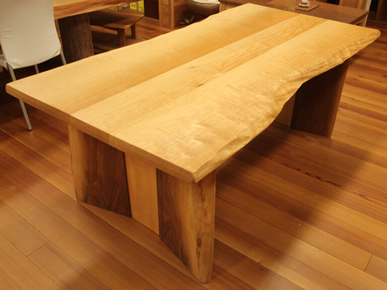 イタヤカエデのダイニングテーブル（1900×900×700mm）